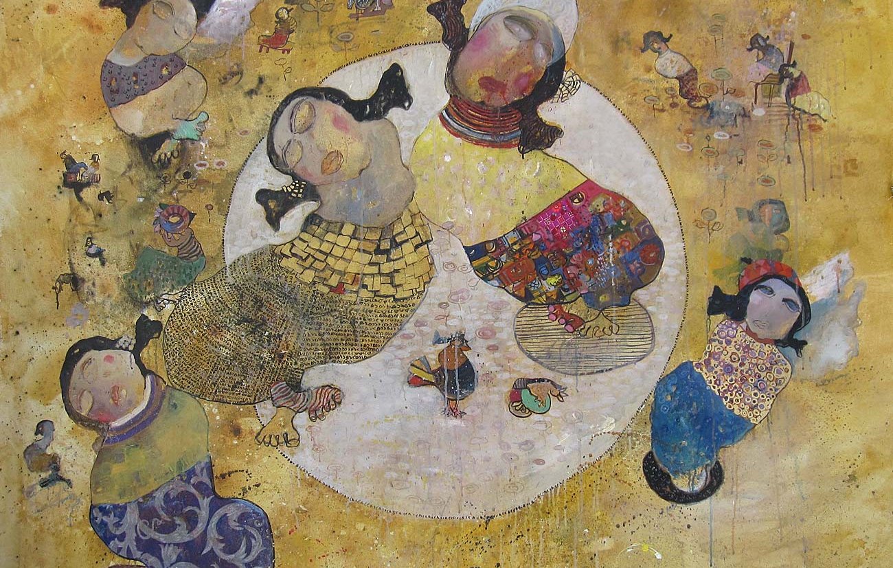 L'image montre une peinture vibrante et colorée représentant plusieurs figures humaines dans une composition circulaire. Les personnages, principalement féminins, ont des visages expressifs et des poses dynamiques, évoquant des mouvements de danse ou de joie. Ils sont vêtus de vêtements ornés de motifs variés et colorés, ajoutant à la richesse visuelle de l'œuvre. En arrière-plan, on aperçoit des éléments abstraits et des couleurs chaudes, créant une atmosphère de fête ou de célébration. L'ensemble de l'image transmet une sensation de bonheur et d'harmonie.