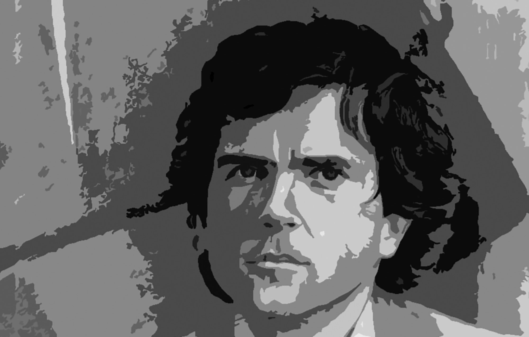 L'image montre un portrait stylisé d'un homme avec des cheveux sombres et ondulés. Son expression semble pensive ou sérieuse, et il est illuminé par une lumière qui met en valeur son visage. L'arrière-plan est flou et en nuances de gris, ce qui attire l'attention sur le personnage principal. L'ensemble de l'image donne une impression artistique et graphique.