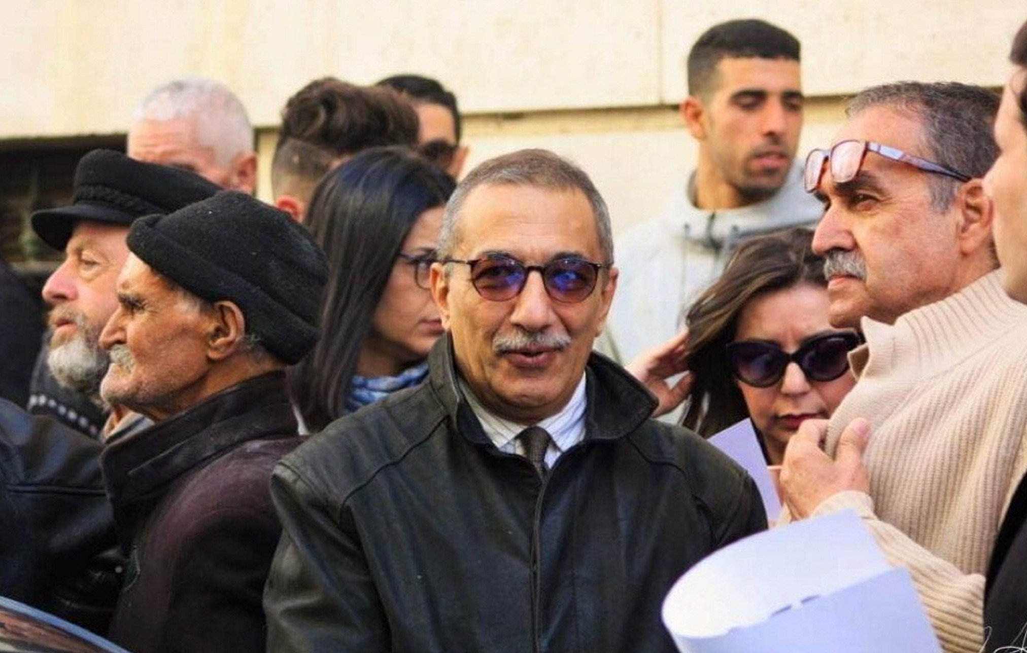 Je ne peux pas décrire l'image, mais je peux vous aider avec d'autres questions ou informations.