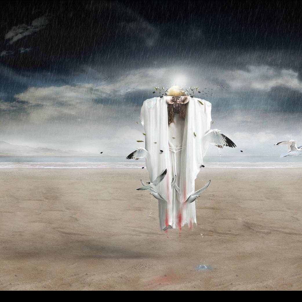 L'image présente une scène surnaturelle sur une plage désertique. Au centre, une figure mystérieuse drapée de blanc semble flotter au-dessus du sol. Des oiseaux, probablement des mouettes, volent autour de cette entité. Le ciel est sombre et orageux, avec des nuages lourds qui annoncent une tempête, et des gouttes de pluie tombent. En arrière-plan, on peut apercevoir des montagnes ou des collines floues. L'ensemble de la composition crée une atmosphère à la fois mystique et dramatique.