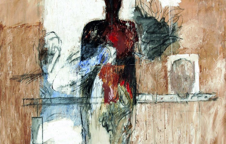 L'image présente une composition abstraite avec des formes humaines stylisées. Au centre, une silhouette sombre semble se détacher d'un fond terreux et texturé. Des touches de couleur rouge et bleue ajoutent de la vie à la scène, contrastant avec la simplicité du fond. En bas, des formes humaines esquissées pourraient représenter des figures en mouvement. L'ensemble dégage une atmosphère de mélancolie et d'introspection.