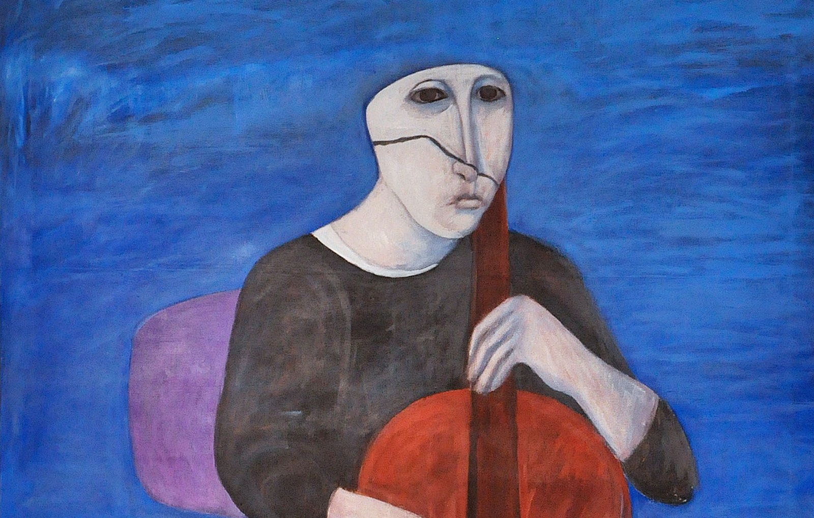 L'image représente une scène artistique réalisée dans un style figuratif. Au centre, une figure humaine, vêtue d'une robe noire, tient un violoncelle. Son visage est caractérisé par des traits simplifiés et une expression méditative. Le fond est dominé par des tons de bleu, créant une ambiance paisible. Deux oiseaux volent dans le ciel au-dessus de la figure, ajoutant une touche de mouvement à la composition. L'œuvre évoque des thèmes de solitude et de réflexion musicale.