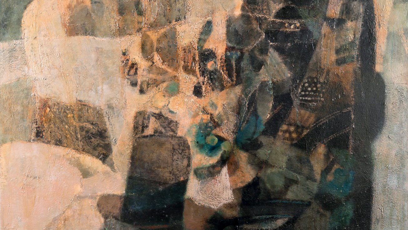 L'image représente une peinture abstraite où les formes et les couleurs se mélangent harmonieusement. On distingue des figures humaines, dont l'une est vêtue d'un long manteau sombre et d'un foulard. Le fond est composé de teintes douces, avec des nuances de vert, beige et noir, créant une ambiance contemplative. Les éléments sont imbriqués, évoquant un sentiment de mystère et d'interaction entre les personnages et leur environnement. Les motifs délicats, comme des formes circulaires, ajoutent une texture et une profondeur intéressantes à l'œuvre.