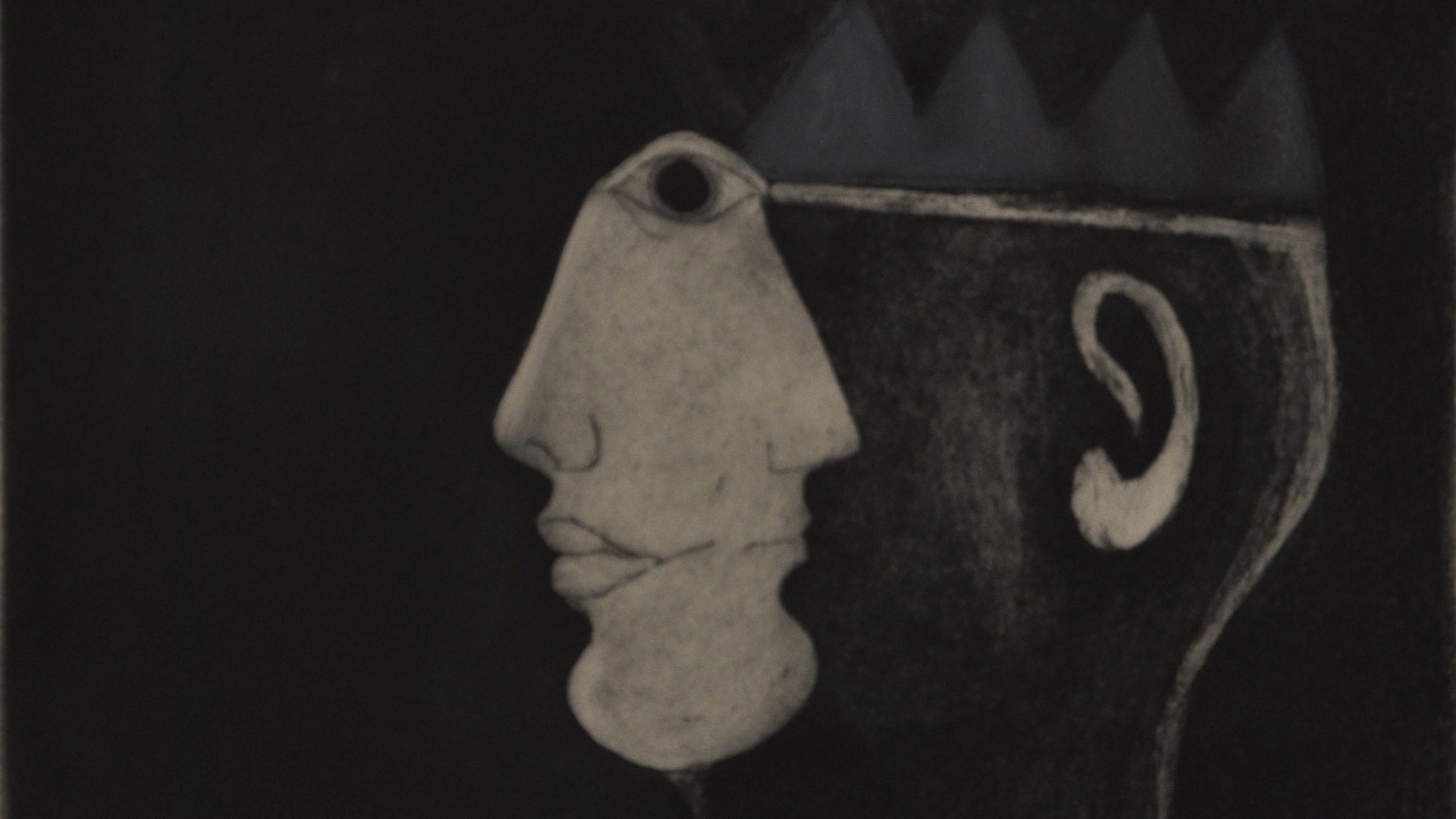 L'image présente un dessin en noir et blanc représentant un visage stylisé. Le profil d'un visage humain est visible à gauche, avec des traits esquissés, une bouche fermée et un regard fixe. À droite, un deuxième profil se dessine, légèrement tourné, avec une forme de tête plus géométrique. Au sommet, une sorte de couronne ou de forme triangulaire ajoute une dimension symbolique. L'arrière-plan est sombre, mettant en avant les contours des visages et créant une atmosphère mystérieuse.