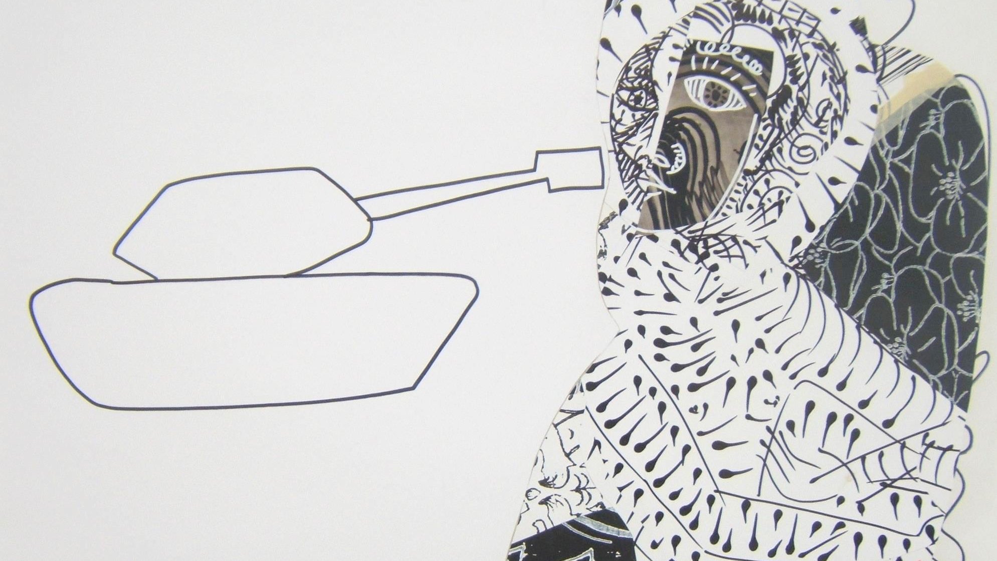 L'image présente une composition artistique avec des motifs contrastés en noir et blanc. On y voit une figure humaine stylisée, recouverte de formes et de textures diverses, évoquant des vêtements ou un tissu. À côté de cette figure, un objet en forme de bateau est dessiné de manière simple et épurée, ce qui crée un contraste avec la complexité des motifs de la figure. L'ensemble donne une impression de mélange entre abstraction et représentation.