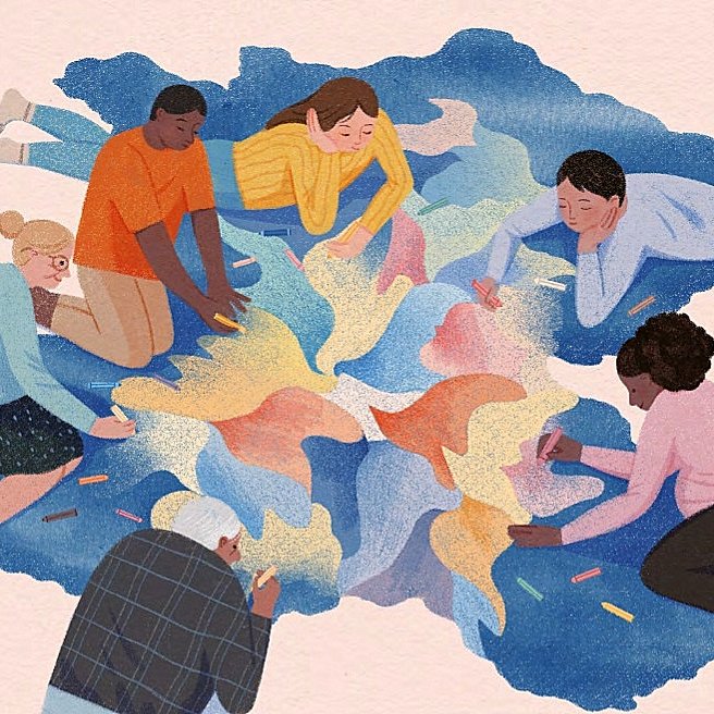 L'image représente un groupe de six personnes, assises au sol et penchées sur un tapis coloré. Elles sont engagées dans une activité artistique, utilisant des craies ou des crayons de couleur pour dessiner sur le sol. Les personnages, de différentes ethnies et genres, semblent concentrés et collaboratifs, entourés de nuances de couleurs pastel qui se mélangent. L'ambiance générale est créative et conviviale, soulignant l'idée de partage et de communauté à travers l'art.