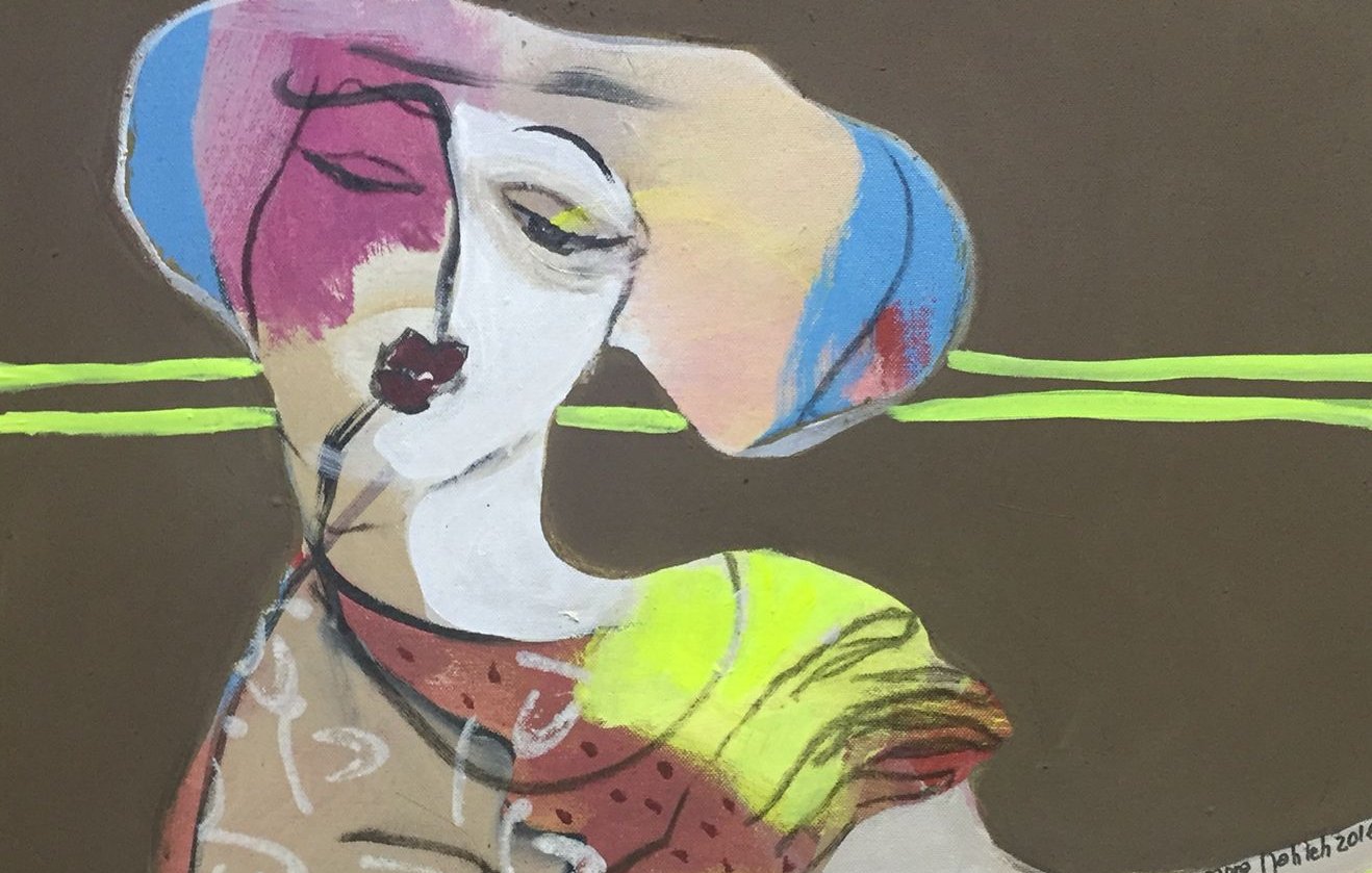 L'image représente une œuvre d'art abstraite. On y voit une figure féminine stylisée, avec des formes fluides et des couleurs vives. Les traits du visage sont simplifiés et expressifs, et les vêtements présentent des motifs variés, comme des taches et des formes géométriques. L'arrière-plan est dans des tons bruns, mettant en contraste les couleurs éclatantes de la figure principale. L'ensemble crée une sensation d'harmonie et de dynamisme, typique de l'art moderne.