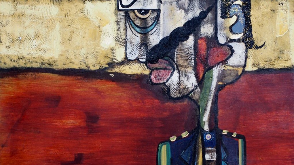 Cette image présente une œuvre d'art abstraite avec un personnage stylisé. Le fond est de couleur rouge, avec des touches de jaune et de beige, créant une atmosphère chaleureuse. Le personnage, de forme allongée, semble porter un uniforme militaire orné de médailles. Son visage, déformé, montre des éléments comme un œil, un nez et une bouche, mais avec des traits qui sont à la fois étranges et captivants. Un chapeau se trouve sur sa tête, ajoutant une touche d'élégance à l'ensemble. Le mélange de couleurs et la texture de la peinture contribuent à un style artistique unique, probablement influencé par le cubisme ou le surréalisme.