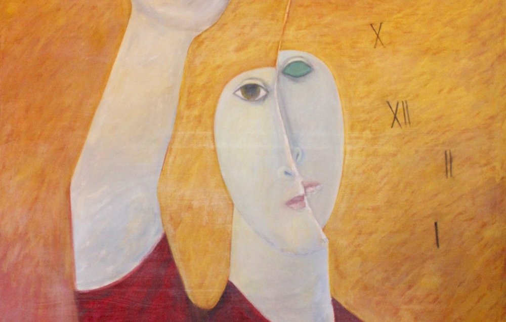 L'image représente une peinture au style abstrait. Un personnage central, avec un visage stylisé et des traits simplifiés, lève une main vers une horloge suspendue au mur. L'horloge affiche une heure, et des chiffres romains sont visibles. La palette de couleurs est principalement chaude, avec des nuances de jaune et de rouge, créant une ambiance intense. Le personnage semble contemplatif, et l'ensemble de l'œuvre pourrait évoquer des thèmes liés au temps et à la perception.