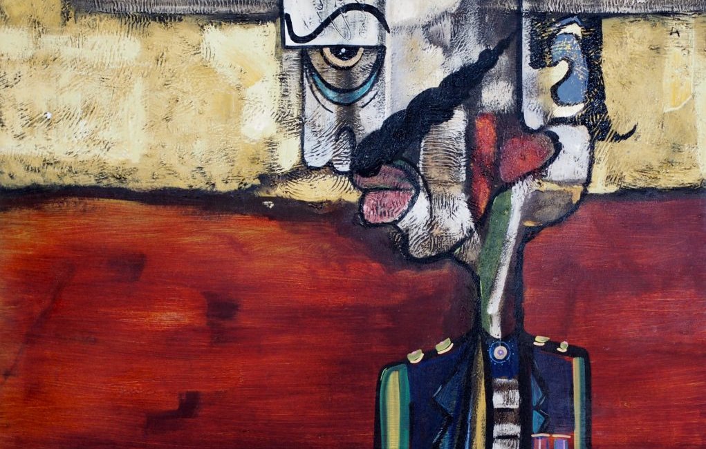 Cette image présente une œuvre d'art abstraite avec un personnage stylisé. Le fond est de couleur rouge, avec des touches de jaune et de beige, créant une atmosphère chaleureuse. Le personnage, de forme allongée, semble porter un uniforme militaire orné de médailles. Son visage, déformé, montre des éléments comme un œil, un nez et une bouche, mais avec des traits qui sont à la fois étranges et captivants. Un chapeau se trouve sur sa tête, ajoutant une touche d'élégance à l'ensemble. Le mélange de couleurs et la texture de la peinture contribuent à un style artistique unique, probablement influencé par le cubisme ou le surréalisme.