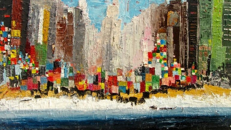 L'image représente une scène urbaine vibrante, réalisée dans un style de peinture à l'huile. On peut voir des gratte-ciels colorés qui se dressent sur un rivage, avec des touches de peinture épaisses et texturées. Les bâtiments sont représentés avec des couleurs vives, créant un contraste avec le ciel bleu clair. La plage au premier plan est visible, séparée par une mer calme, ajoutant une sensation de tranquillité à cette métropole dynamique. L'ensemble dégage une atmosphère moderne et artistique.
