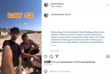 Deux jeunes hommes posent sur une plage, avec le texte "DAY 52" en orange.