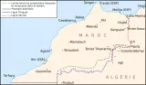 L'image est une carte géographique représentant une partie du Maroc et de l'Algérie, avec des indications relatives aux frontières et aux juridictions. On peut y voir des villes importantes comme Tanger, Rabat, Fès et Agadir au Maroc, ainsi que des zones comme Tindouf et Colomb-Béchard en Algérie. Des lignes en pointillés sont tracées pour illustrer les limites administratives et les frontières historiques. Les légendes indiquent les différentes lignes délimitant les juridictions française et marocaine dans la région du Sahara.