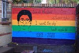 Cortile del bar AL.Berlin. Graffiti in omaggio a Sarah Hegazi, una giovane donna egiziana imprigionata e torturata per aver esposto una bandiera arcobaleno. È morta a giugno 2020. 