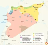 Cette image est une carte de la Syrie représentant les différentes zones de contrôle et d'influence dans le pays. On y voit plusieurs régions colorées, chacune correspondant à un groupe ou une force militaire. Les zones sont marquées par des noms de villes et des frontières avec les pays voisins comme la Turquie, le Liban, et la Jordanie. Des points de passage frontaliers ainsi que des zones d'opérations militaires sont également indiqués. Les légendes sur la carte précisent différents acteurs impliqués, tels que les forces loyalistes, les groupes rebelles, et l'administration autonome kurde.