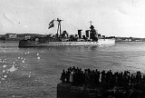 El crucero {Libertad} de la flota republicana entra en el puerto de Bizerta en 1939 