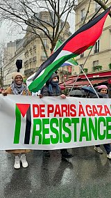 إميلي غوميز في مظاهرة تضامنية مع سكان غزة.