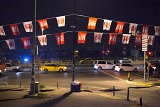 En plus d'avoir un quasi-monopole dans les médias, la campagne « EVET » (« oui ») s'affiche partout en Turquie. Istanbul est couverte de bannières et de drapeaux, où il est écrit : « Le peuple pour toujours, notre choix est oui ».