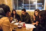 Cours de kurde dans un café.